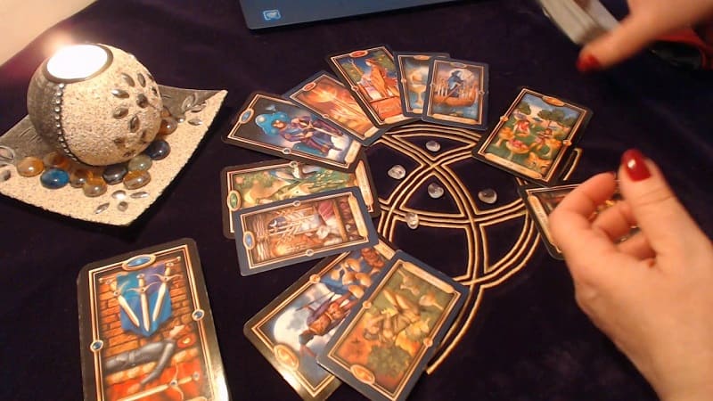 Tarot là gì? Khám phá thế giới huyền bí của 78 lá bài