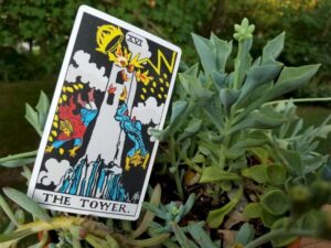 Ý nghĩa của lá The Tower trải xuôi