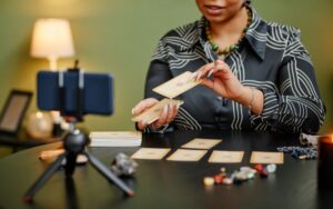 Có nên coi bói tình yêu theo tên tuổi online không?